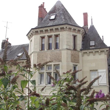 Bed and Breakfast La Tourelle Des Echelles Lésigny Exterior foto